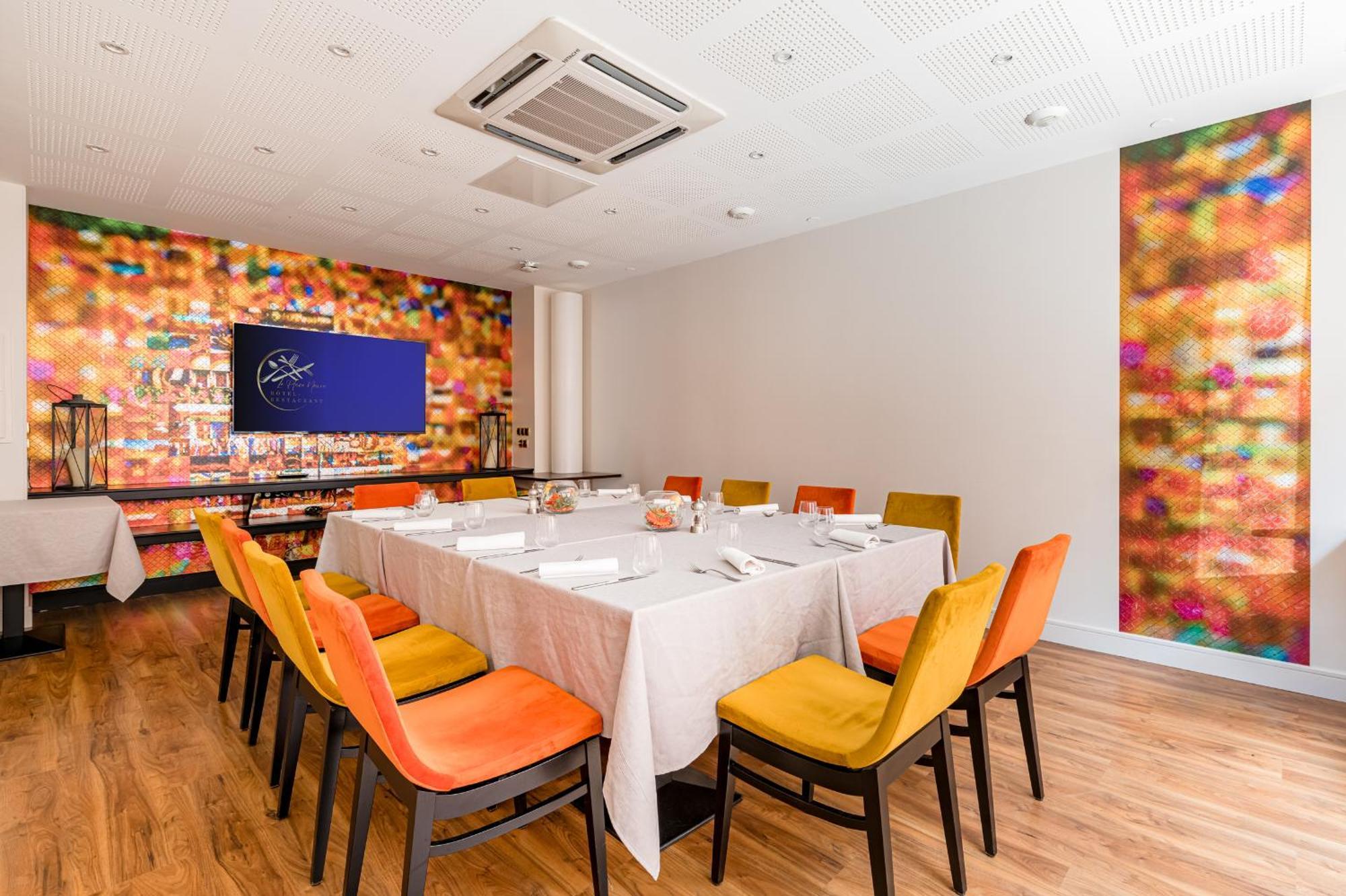 Le Place Neuve 3* Brullioles